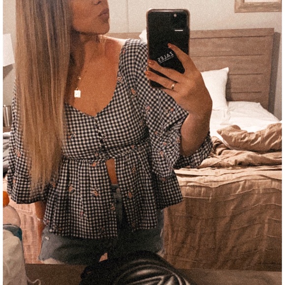 Coco + Jaimeson Checkered Split Top - Picture 4 of 5